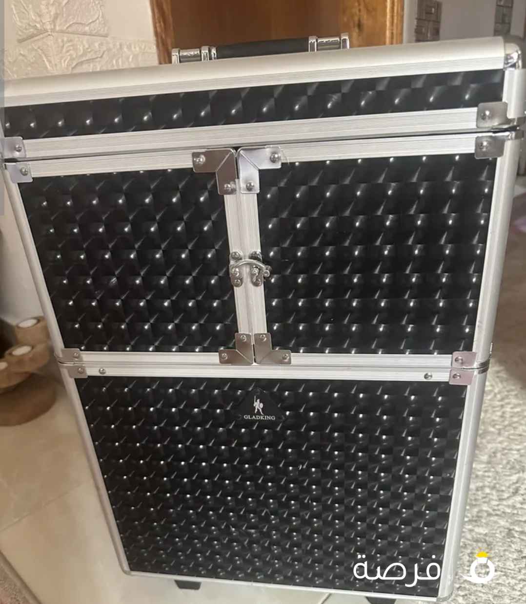 للبيع شنتة مكياج جديدة لم تستعمل