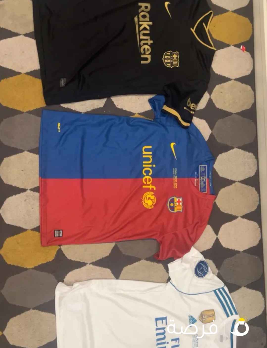 Real Madrid Ronaldo jersey (XL) Barcelona Messi jersey (M) Barcelona black Messi jersey (L)