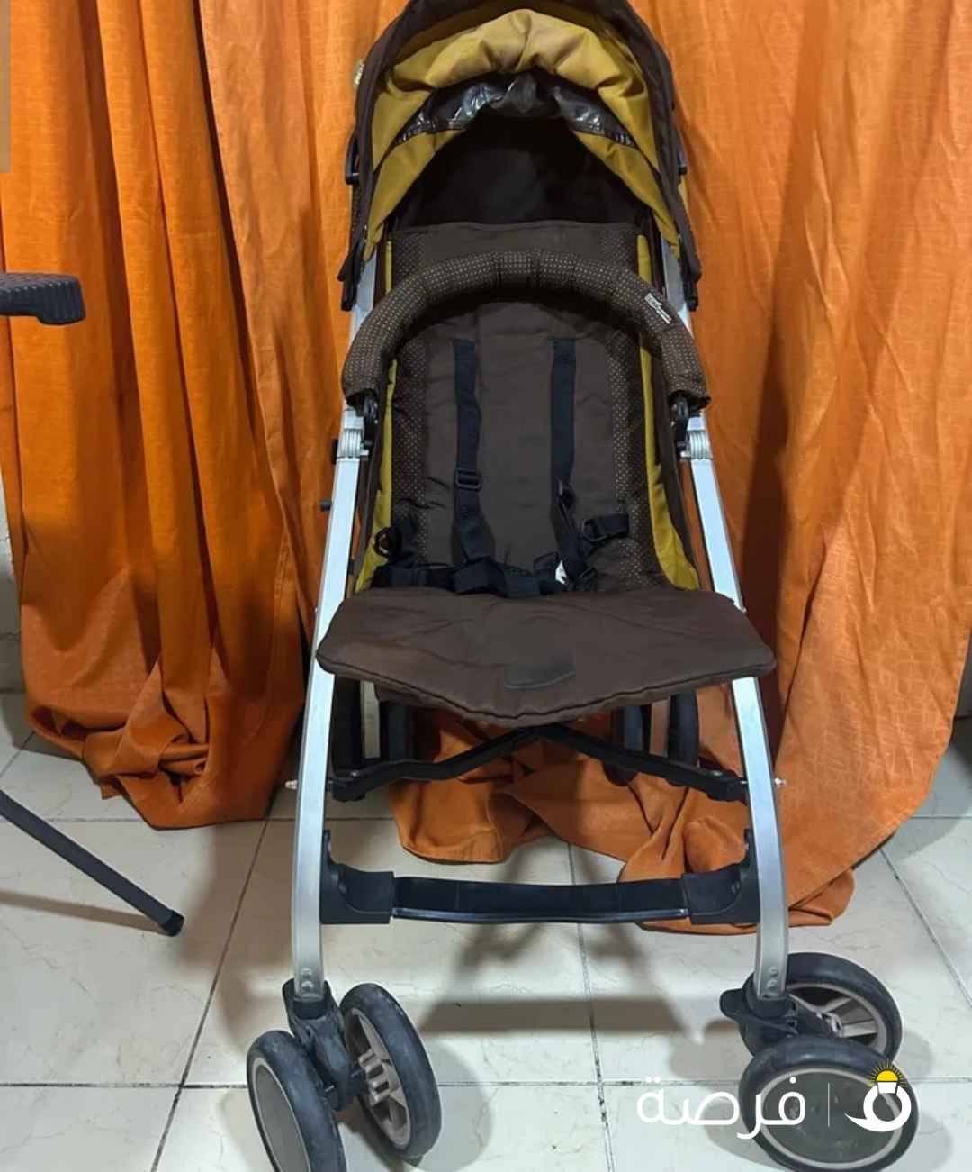 عربة أطفال حالة جيدة قابلة للطي