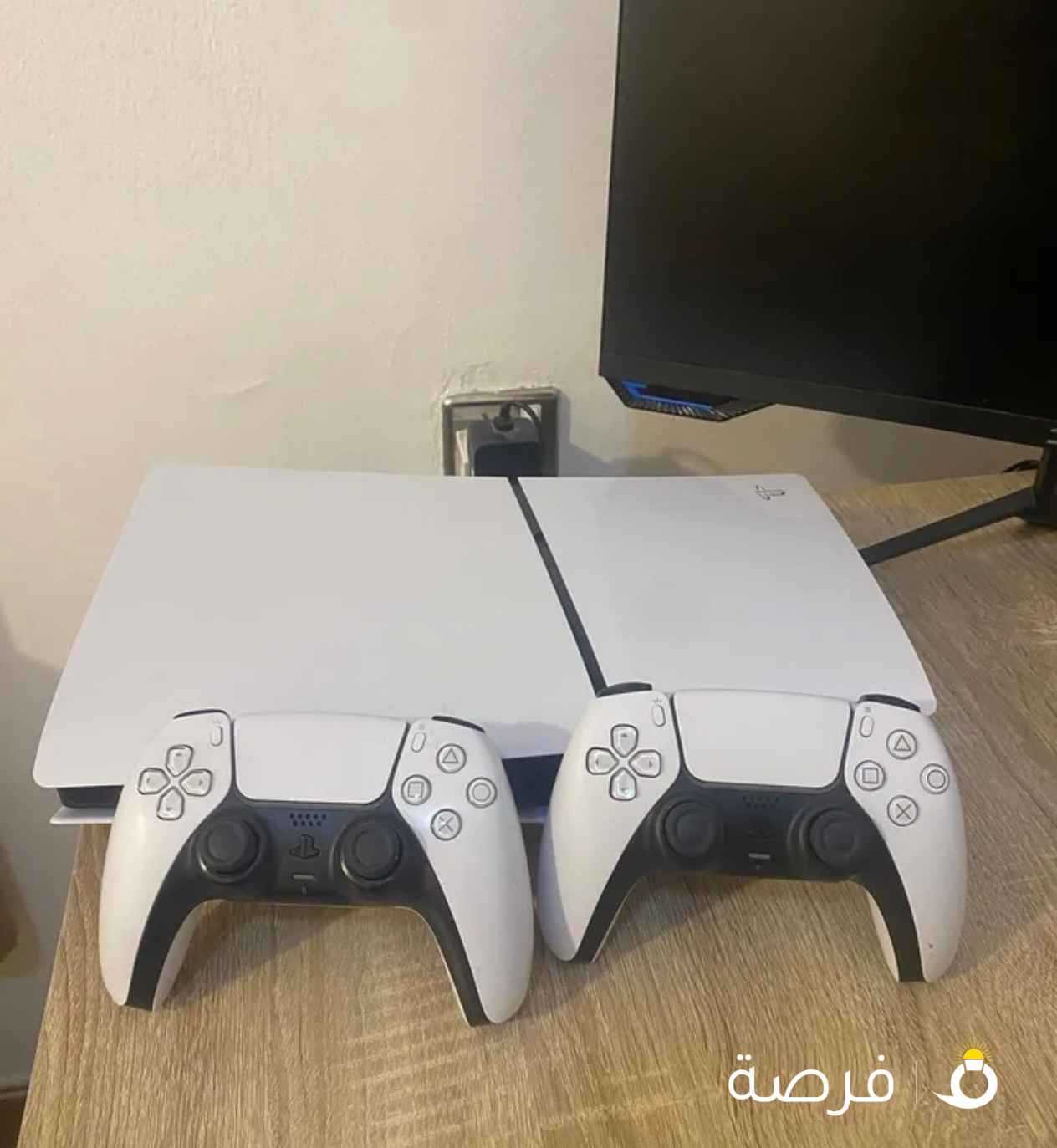 بلايستيشن 5 للبيع مع اليدين