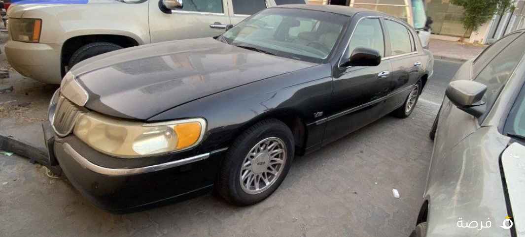 للبيع لينكولن تاون كار موديل 1998