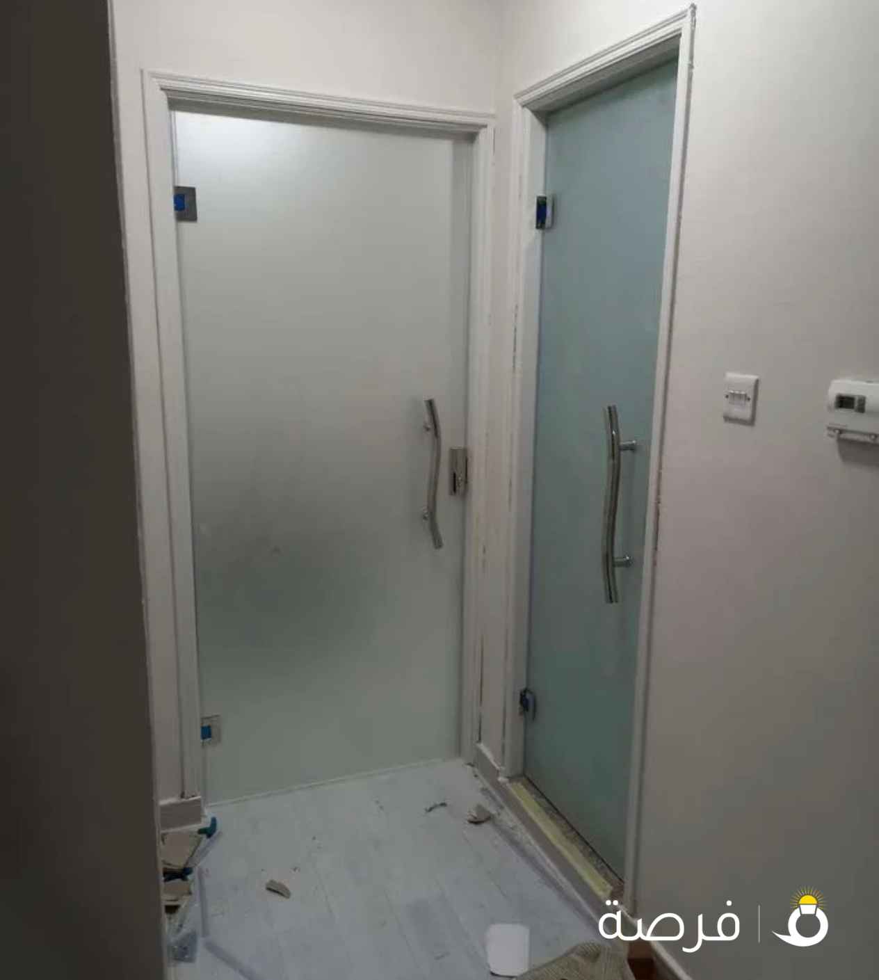 فني زجاج سكريت ومرايا خدمه جميع مناطق الكويت