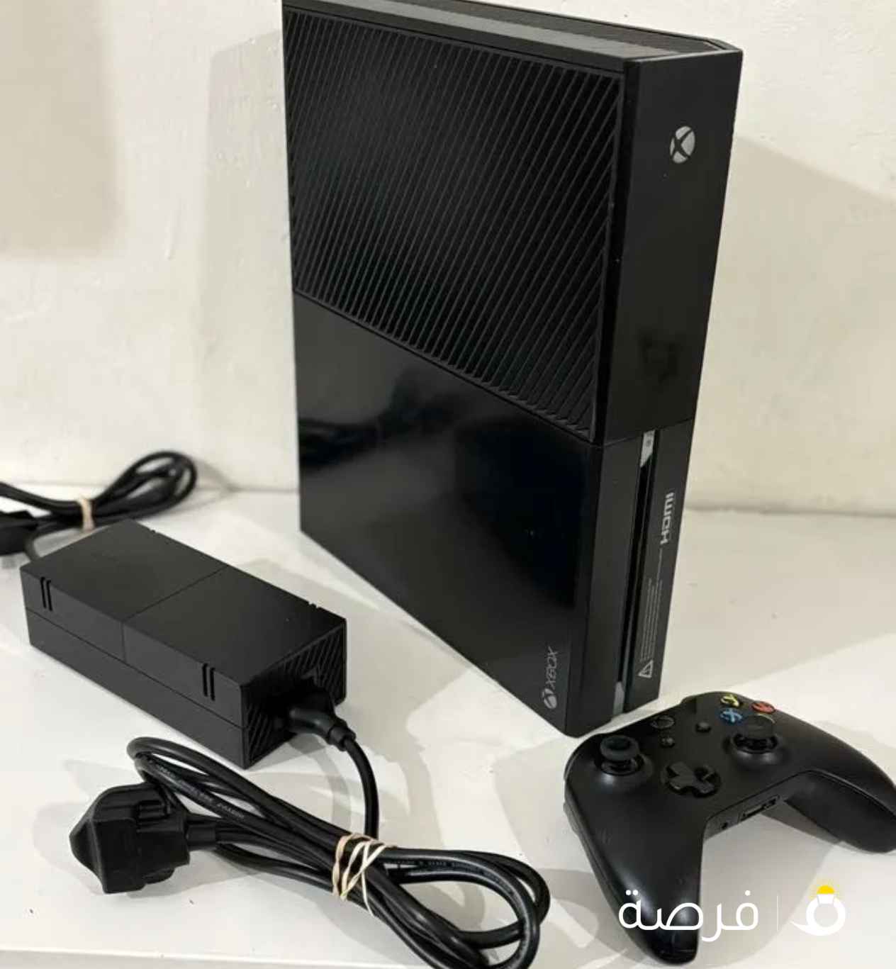 للبيع جهاز اكس بوكس وان مع كل اغراضه استعمال خفيف بحاله الجديد