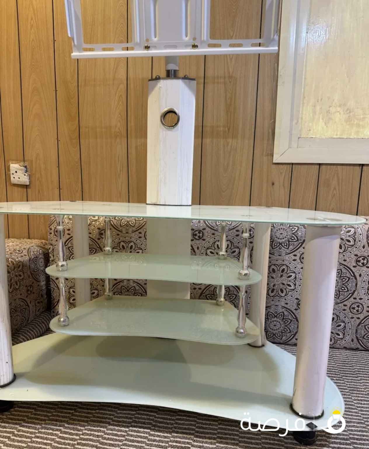 طاولة تلفزيون