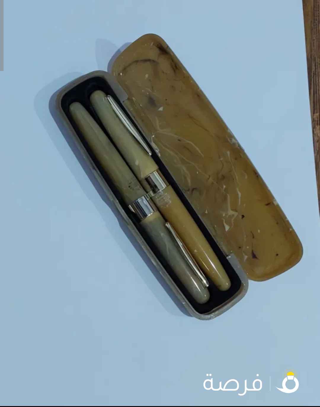 طقم أقلام بحالة جيدة