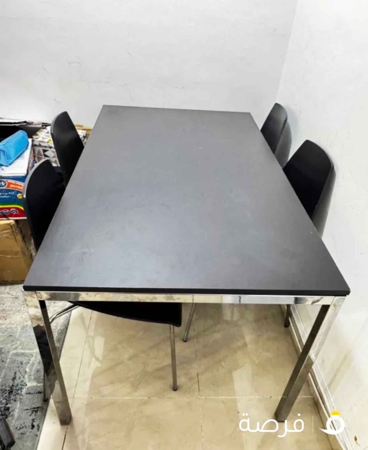 سفرة ايكيا وطقم ثلاث كنبات