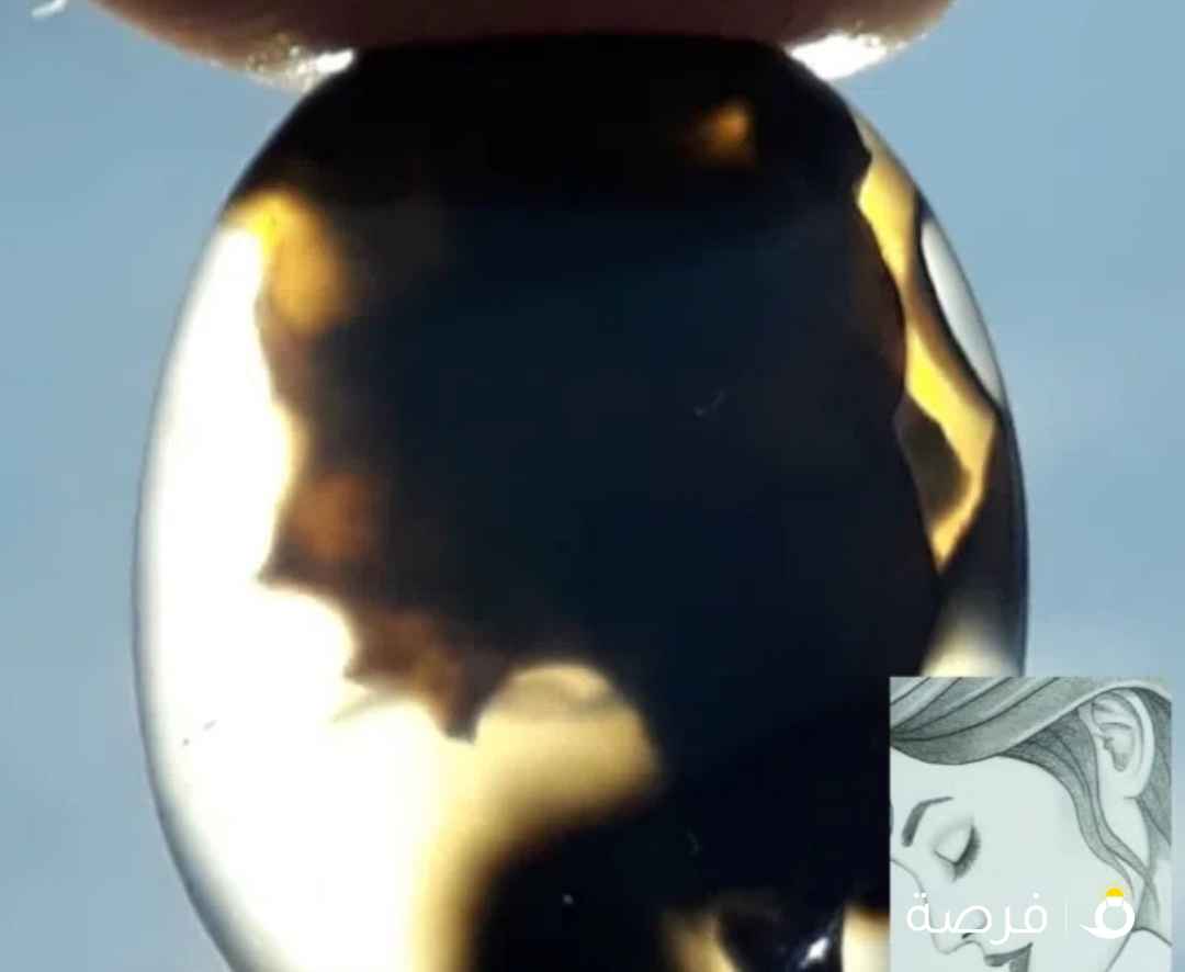 عقيق يماني طبيعي 100% داخله صوره امرإه