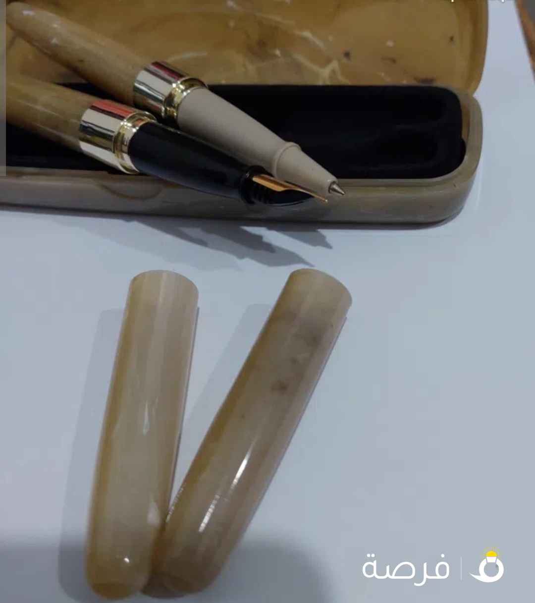 طقم أقلام بحالة جيدة