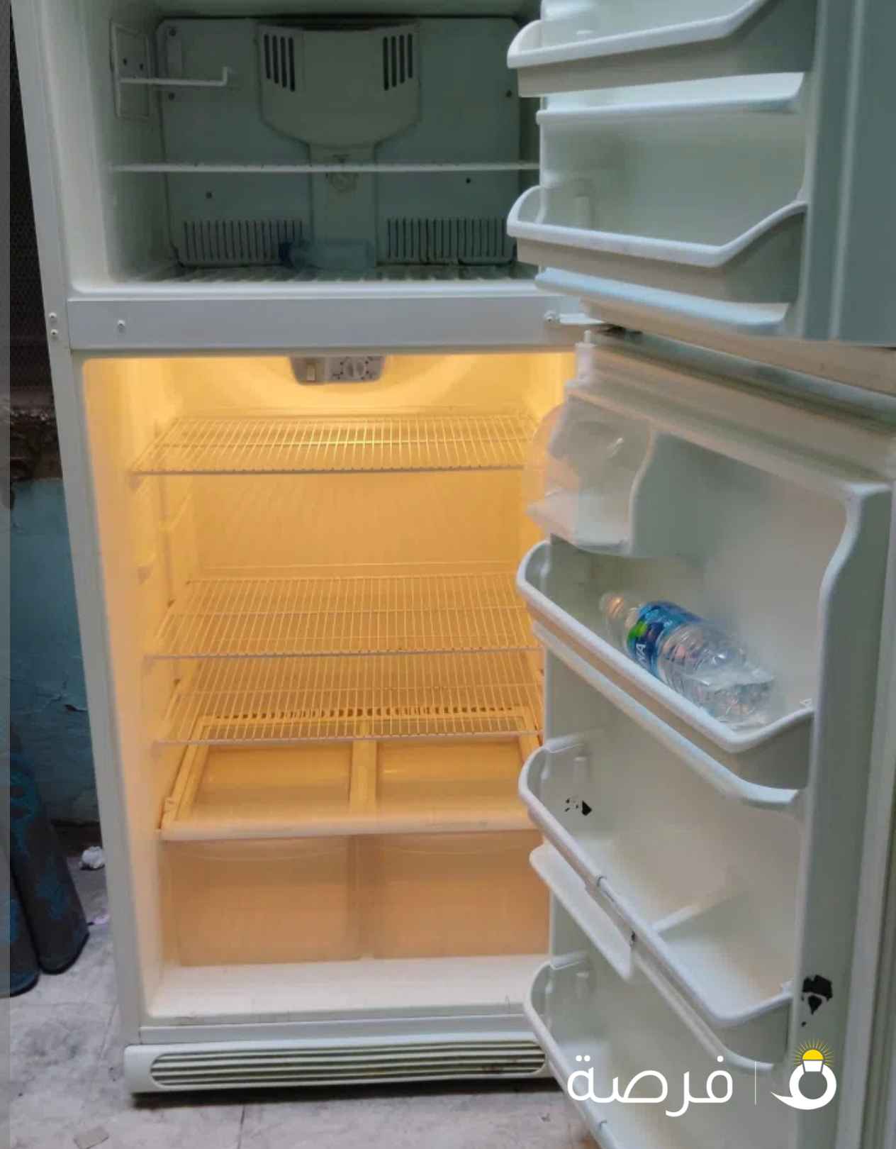 نبيع ثلاجه فرجدير امركي ⁦⁦24⁩⁩ قدم بحاله جيده استخدام تبريد وتجميد قوي
