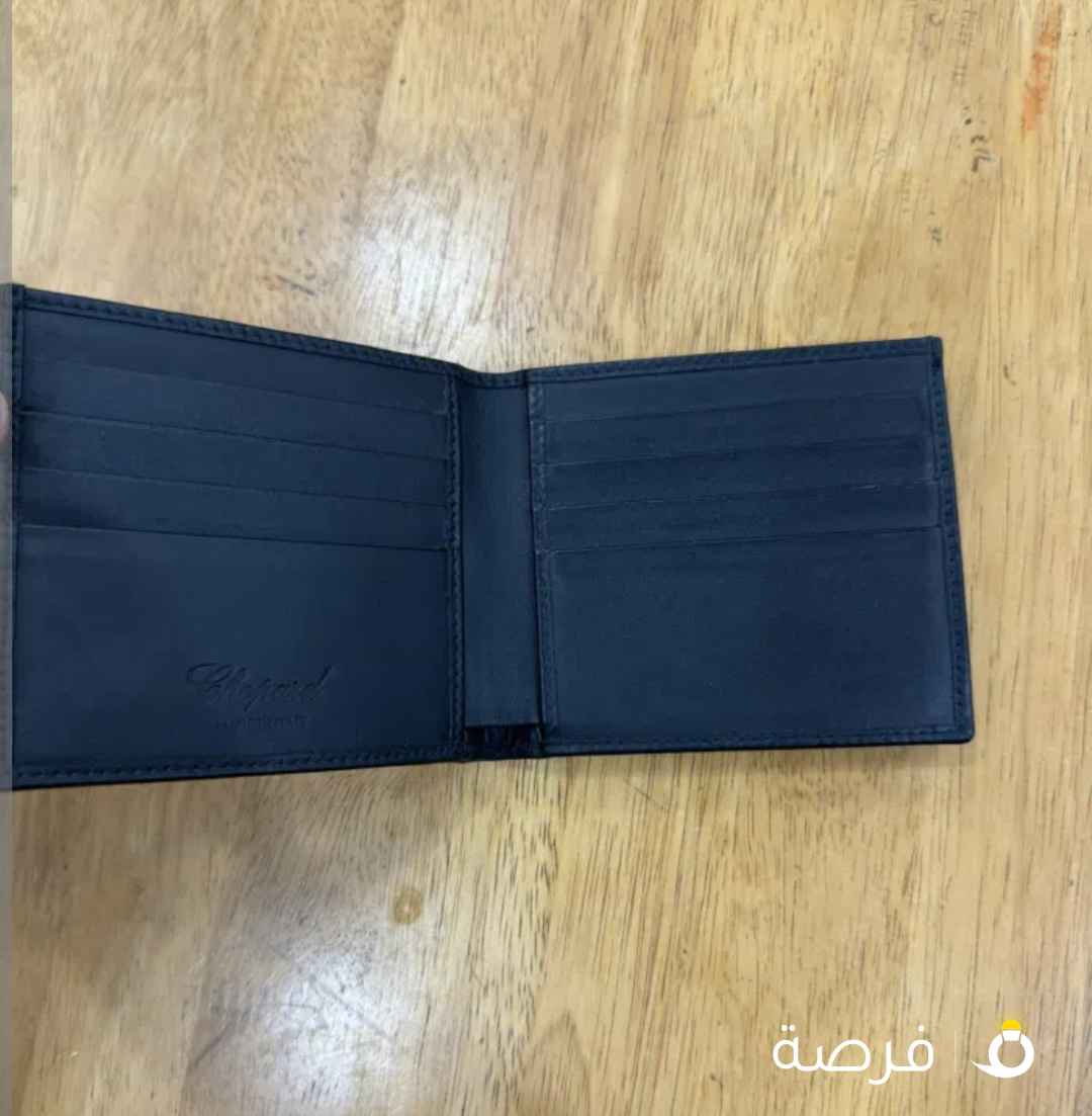 بوك شوبارد جلد اسود نظيف جدا ⁦⁦8⁩⁩ كروت وصفقتين كاش