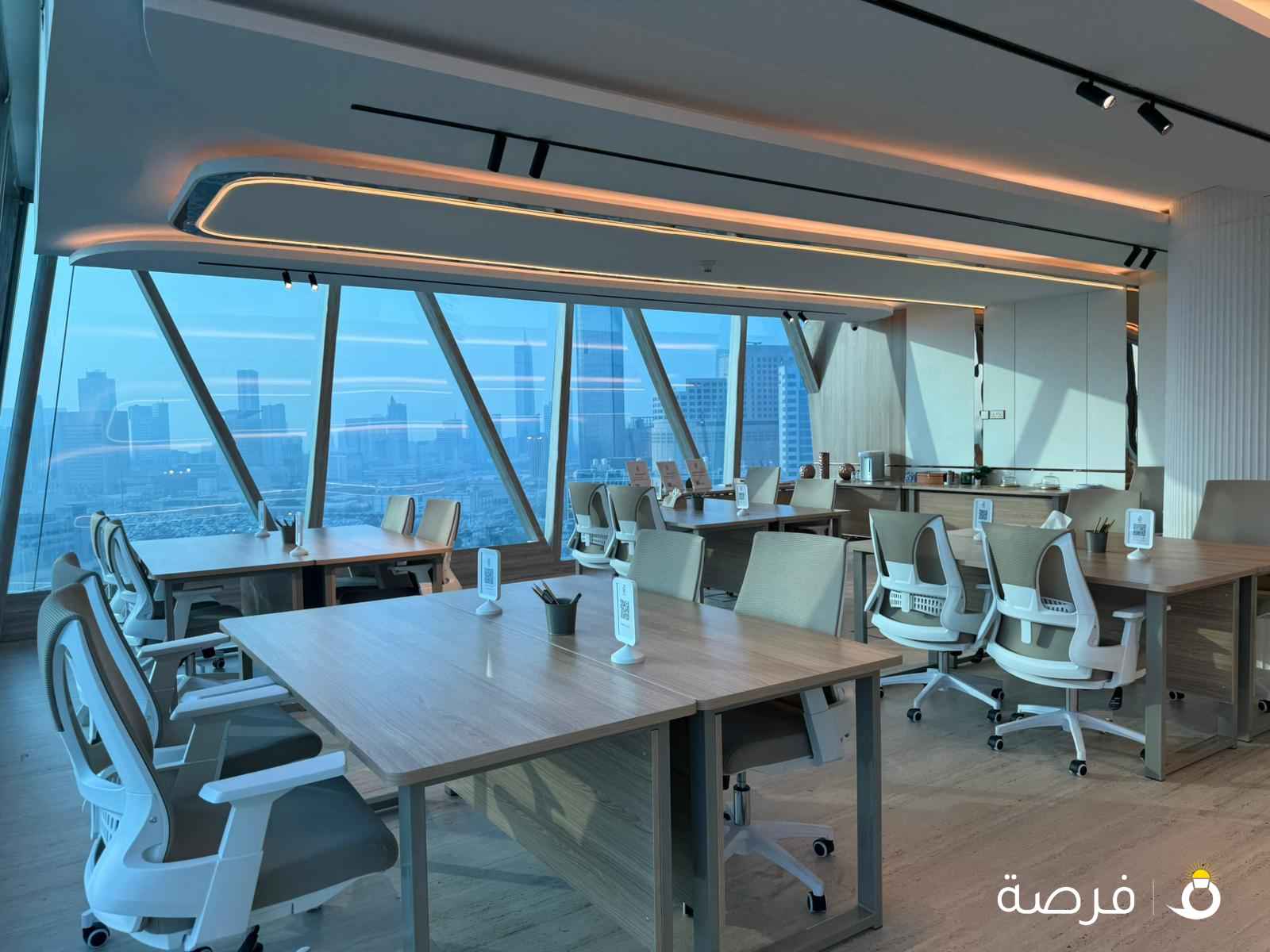 دور تجاري للايجار مساحه ١٥٠ متر اطلاله بحريه احدث الديكورات والتشطيب يوجد باركن وساحه تبع البرج التواصل ٦٦٤٣٣٣٨١