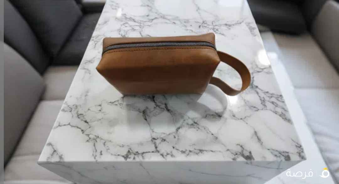 شنطة جلد طبيعي هاند ميد فاخرة بتصميم عملي أنيق (⁦⁦20⁩⁩×⁦⁦12⁩⁩×⁦⁦6⁩⁩ سم)