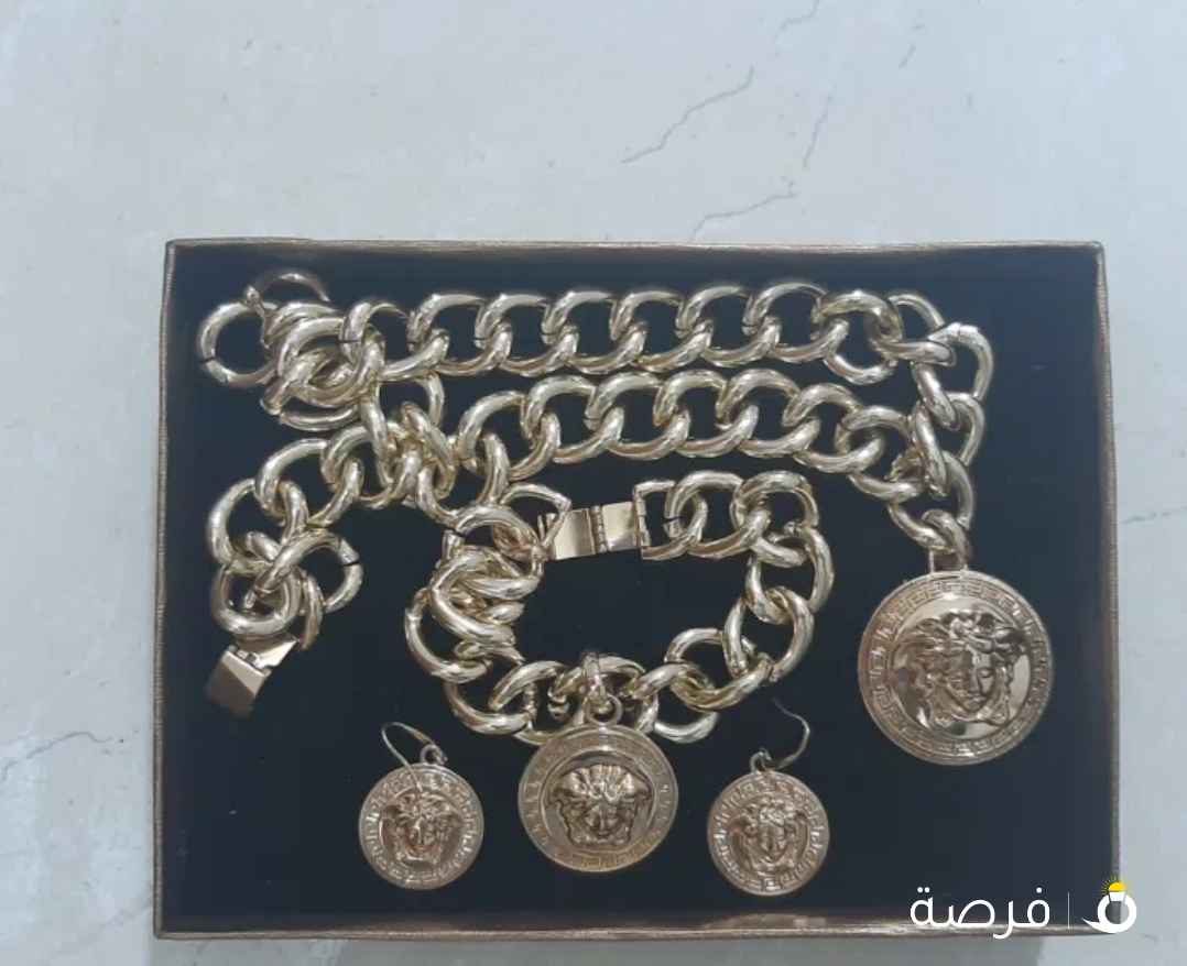 طقم فرزاتشي ⁦⁦Versace⁩⁩ ⁦⁦set⁩⁩