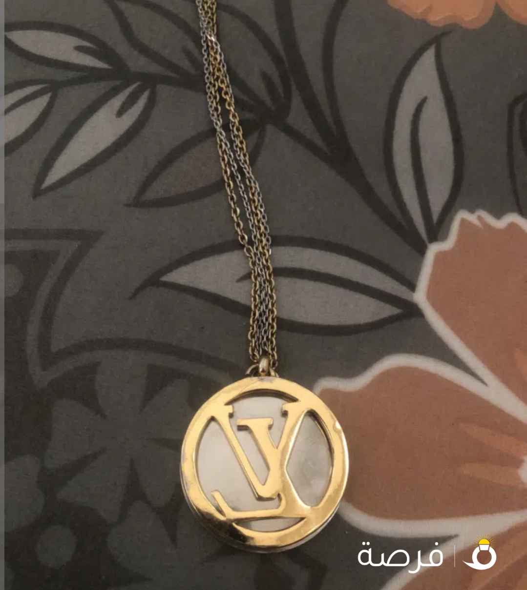 للبيع قلاده نسائيه ⁦⁦LOUIS⁩⁩ ⁦⁦VUITTON⁩⁩ ⁦⁦PARIS⁩⁩ ملاحظه اصليه فيها سيريو نبر