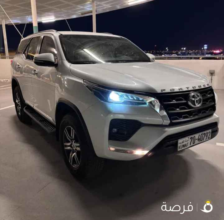 فورتنر موديل 2023 4 اسلندر شرط الفحص
((قير - مكينة - شاصي - البدي صبغ الوكالة ))

داخلية لون تان - شاشة - تحكم سكان - سناسر خلفي وامامي - كاميرا خلفية - دبل قير
الموتر نظيف تبارك الرحمن مو محتاج شي