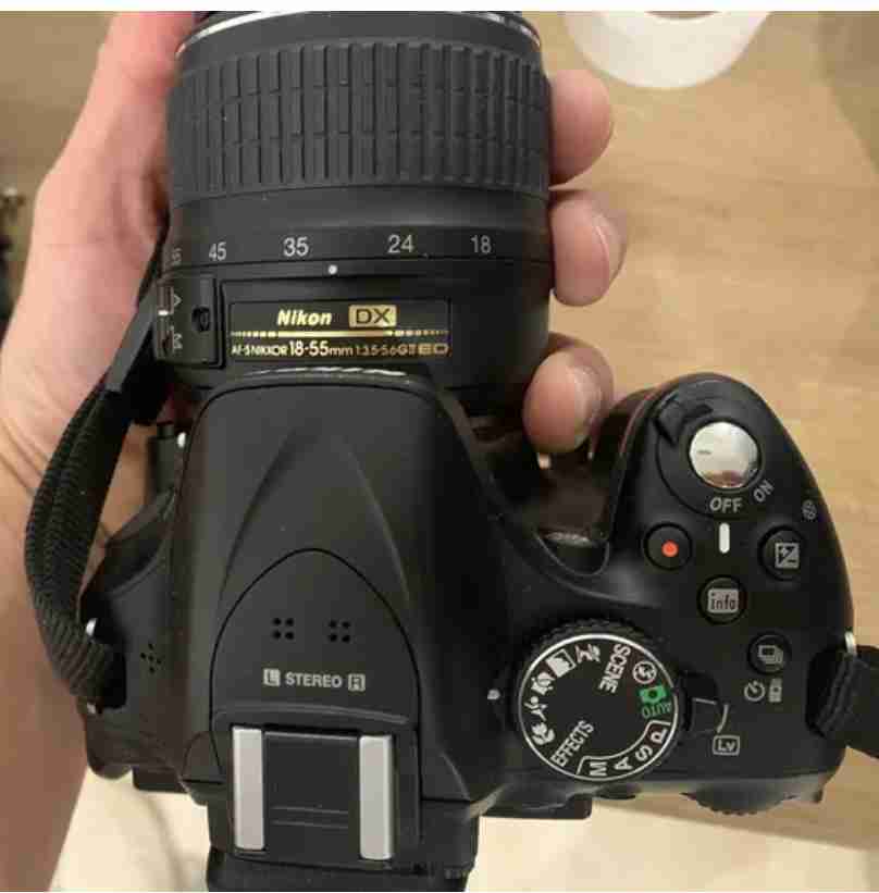 NIKON 5200