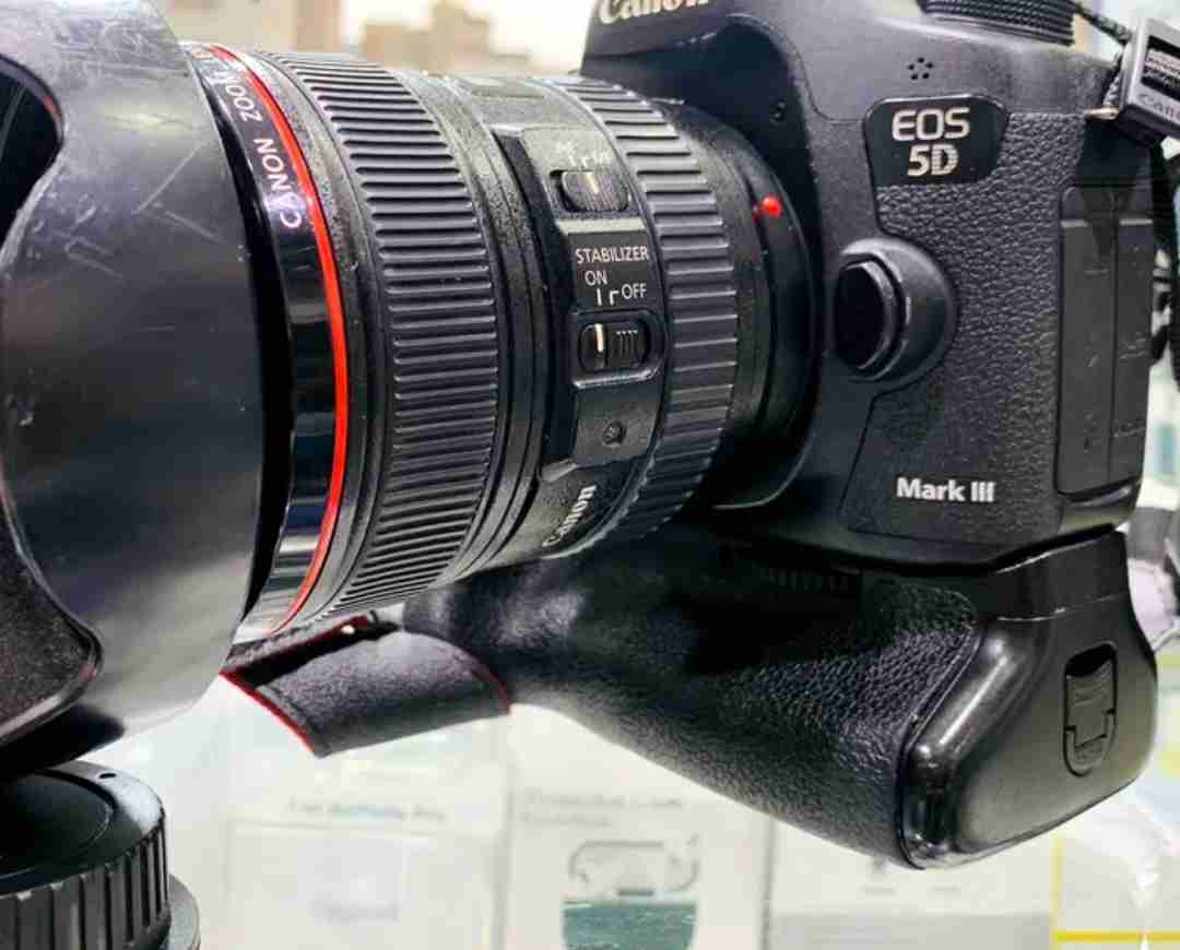 canon 5D mark III with lense