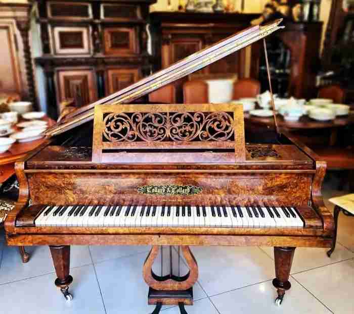 250 years old PIANO. بيانو تحفة فنية عمره 250 سنة