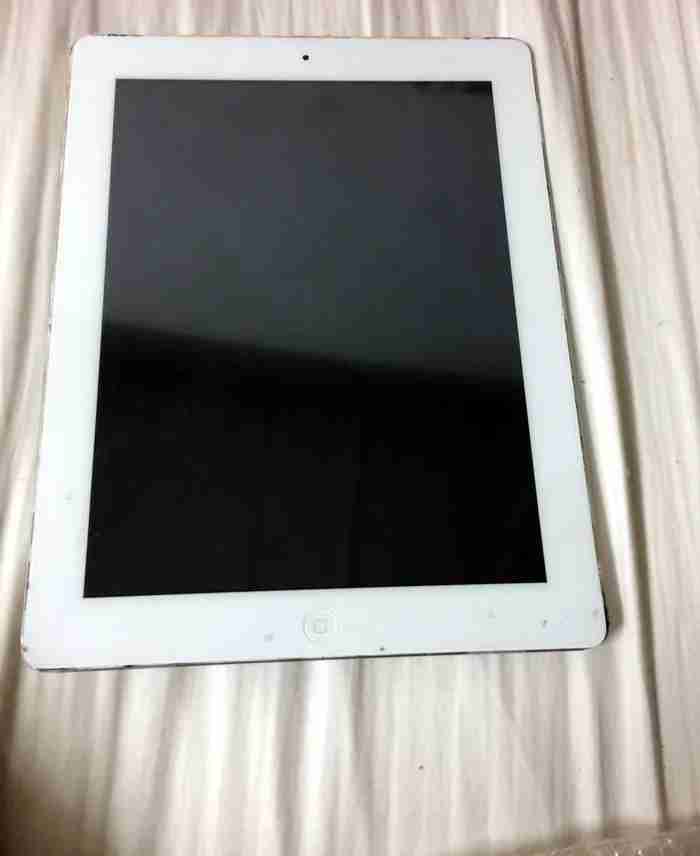 ipad2 wifi 16giga clean with cable and cover