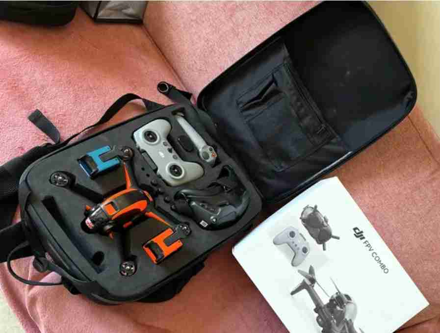 DJI FPV Combo + 2 Extra batteries + Smart controller + Bag