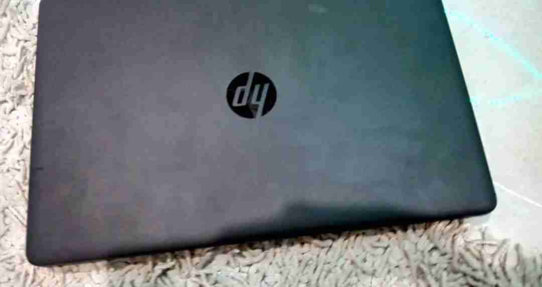 لاب توب HP للبيع مع شنطه