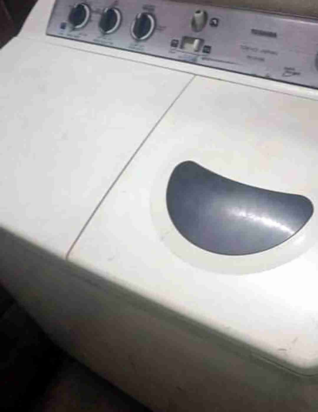 Semi automatic washing machine (10 kg)Toshiba