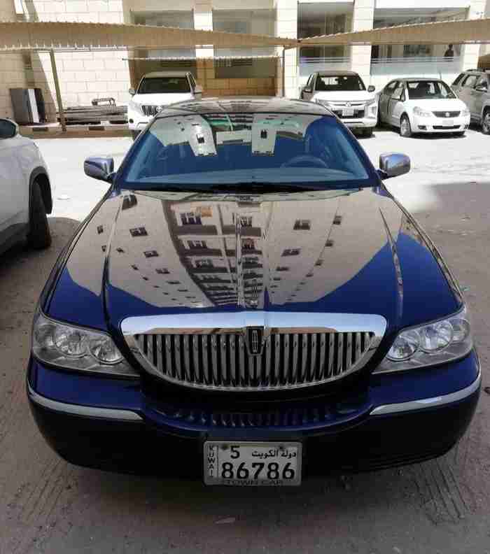 Lincoln town car 2009 urgent sale