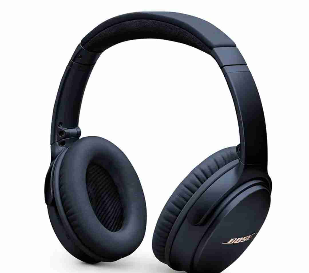 Lightly used Bose Quiet Comfort 35 ii limited edition