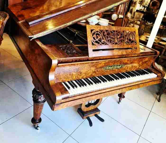 250 years old PIANO. بيانو تحفة فنية عمره 250 سنة