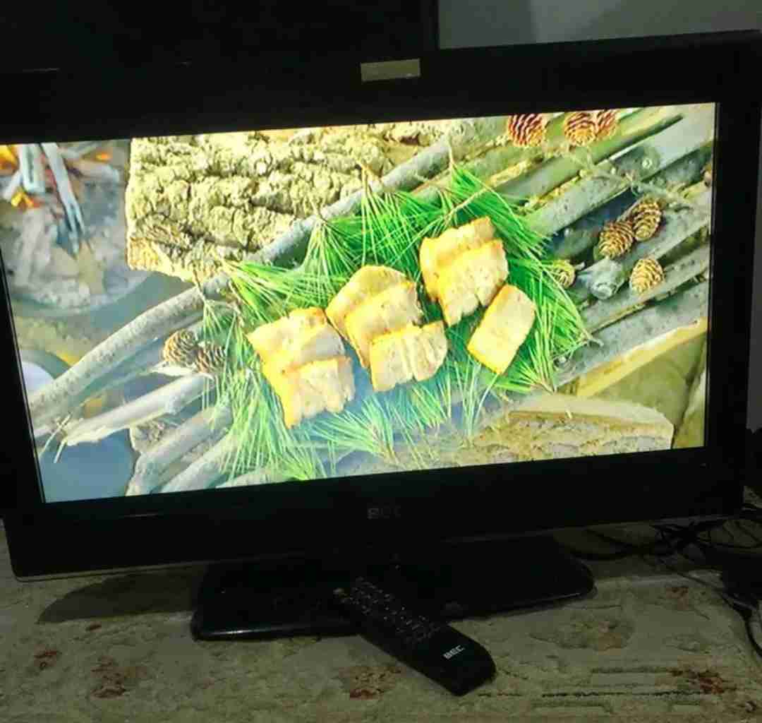 bec LCD TV 32 inche ( not smart) 15 kd