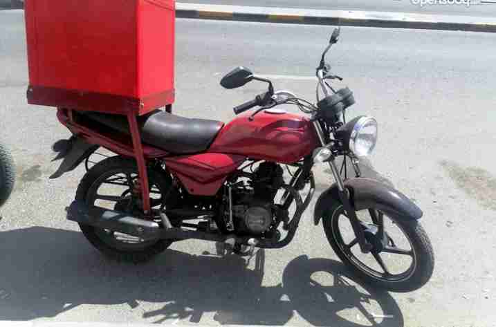 للبيع سيكل مطعم حجم 125 cc عدد 2 بجاج هندي تم عمل سيرفس حديث بحاله ممتازه للثنين نضاف شغالين بيمه سنه مايشتكون من اي شي كل شي امبدل فيهم مع الصندوق للجادين فقط التواصل واتسب الرجاء الشراي وليس اللي يبي اسولف بس لو سمحتو وشكرا