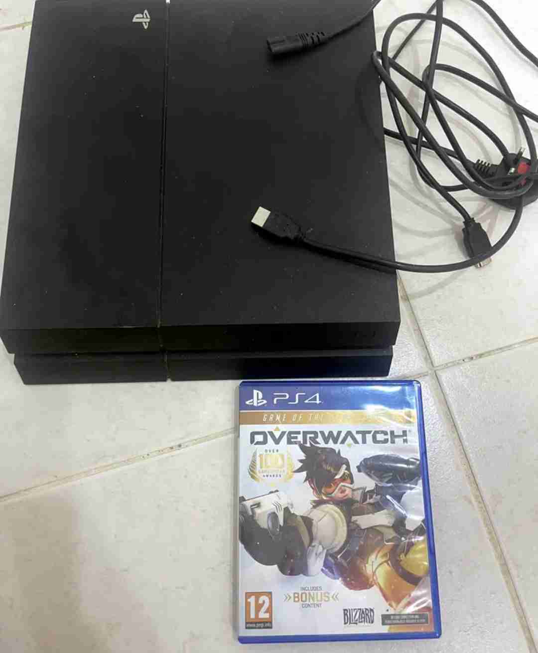 للبيع بلايستيشن 4 Ps4 مع يده