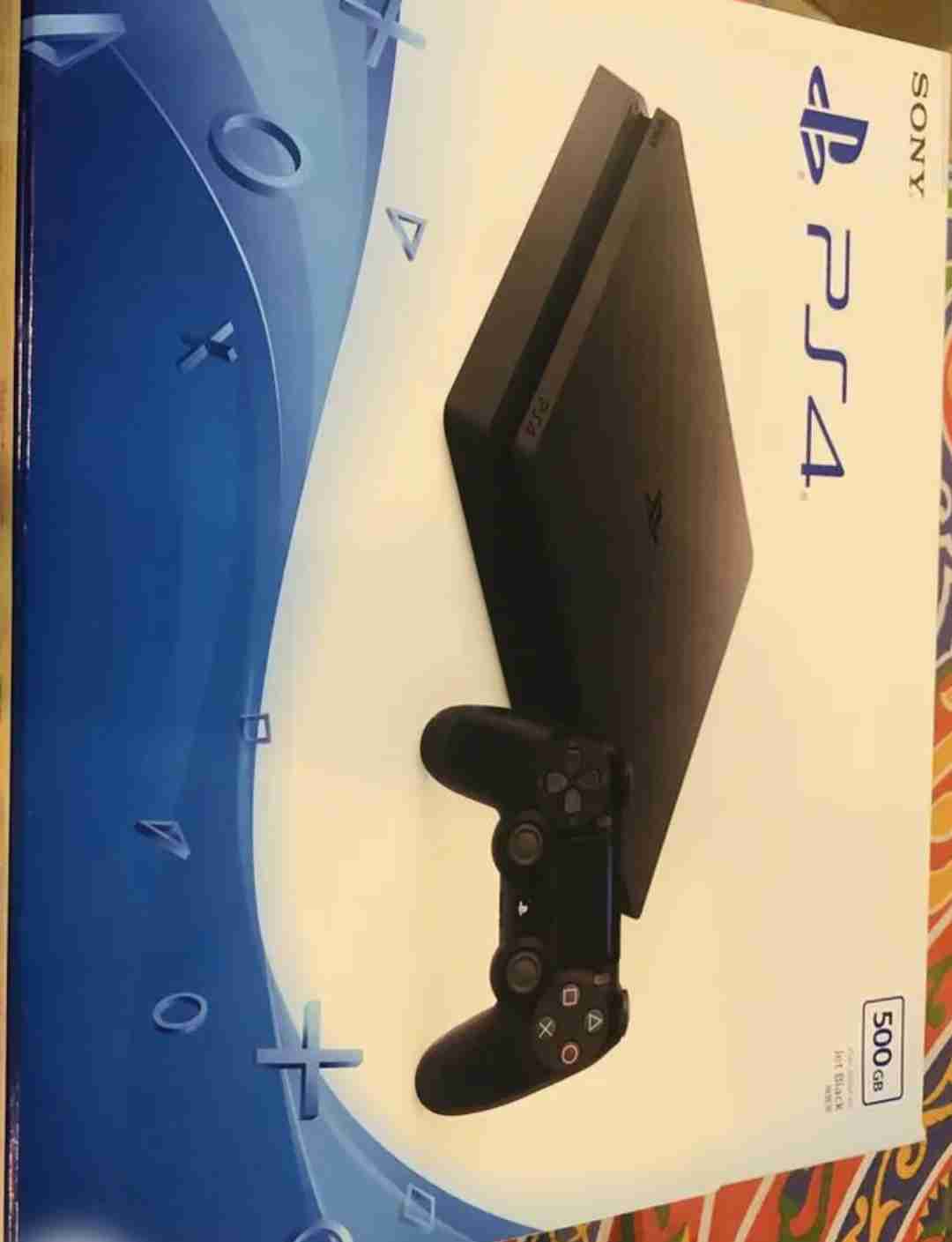 PS4 slim with its box (like new)