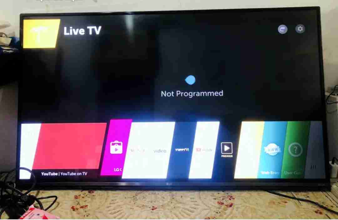 lg smart tv 55 inch ( right side light problem ) working good