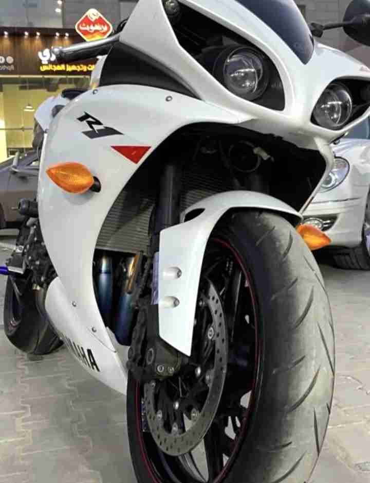 سيكل Yamaha موديل 2010 3 أنظمة Racing نظام اكزوس akrapovic quick shifter