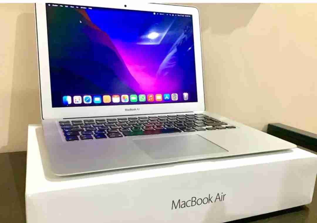 للبيع MacBook AIR/Core i5/RAM 8GB/128GB SSD