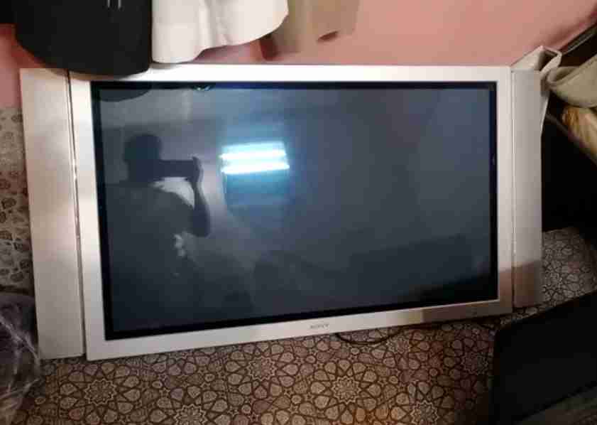 شاشه Lcd سوني 43 بوصه مع ريسيفر هيوماكس مع كل شي