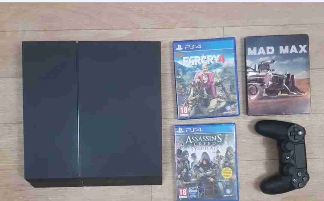 PS4 CONSOLES