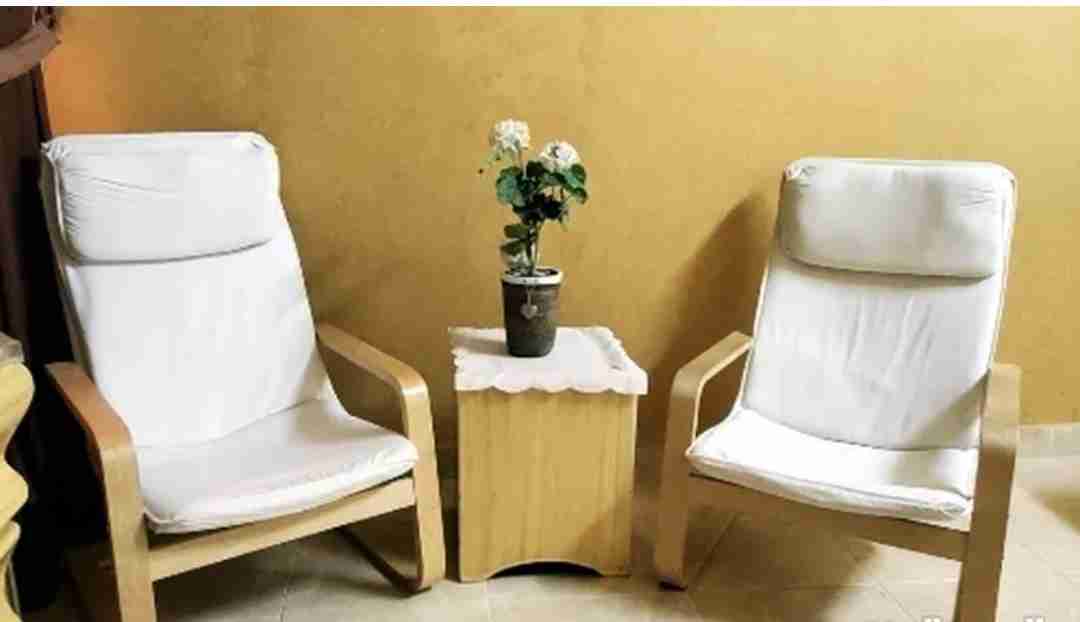 كرسيين استرخاء من ايكيا بحالة ممتازة 2 relaxing chairs from ikea in agood condit