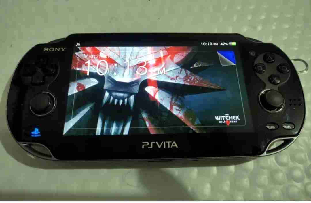 PS Vita Modded Jailbroken 256GB بداخله 86 لعبه مهكر بداخلة ماحكات منها Nintendo 64