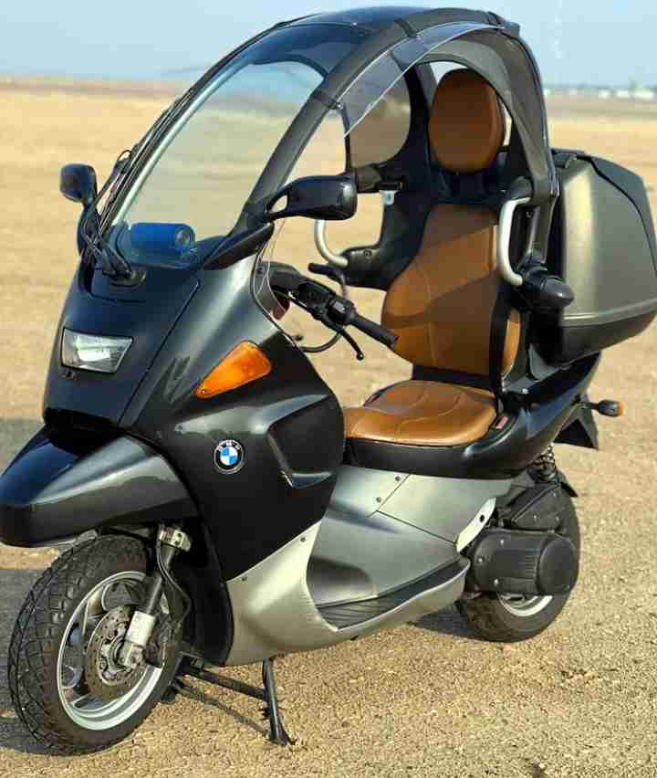 للنوادر BMW C1 موديل 2002