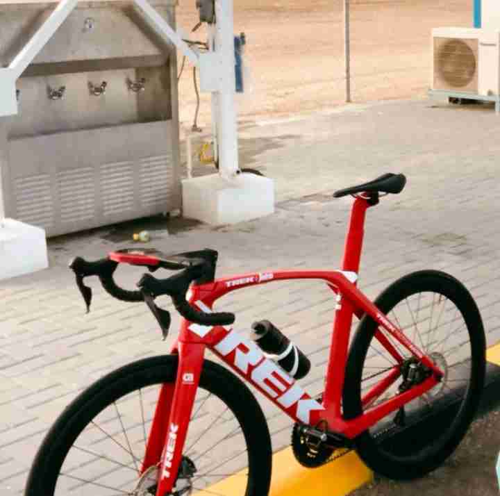 TREK MADONE BIKE