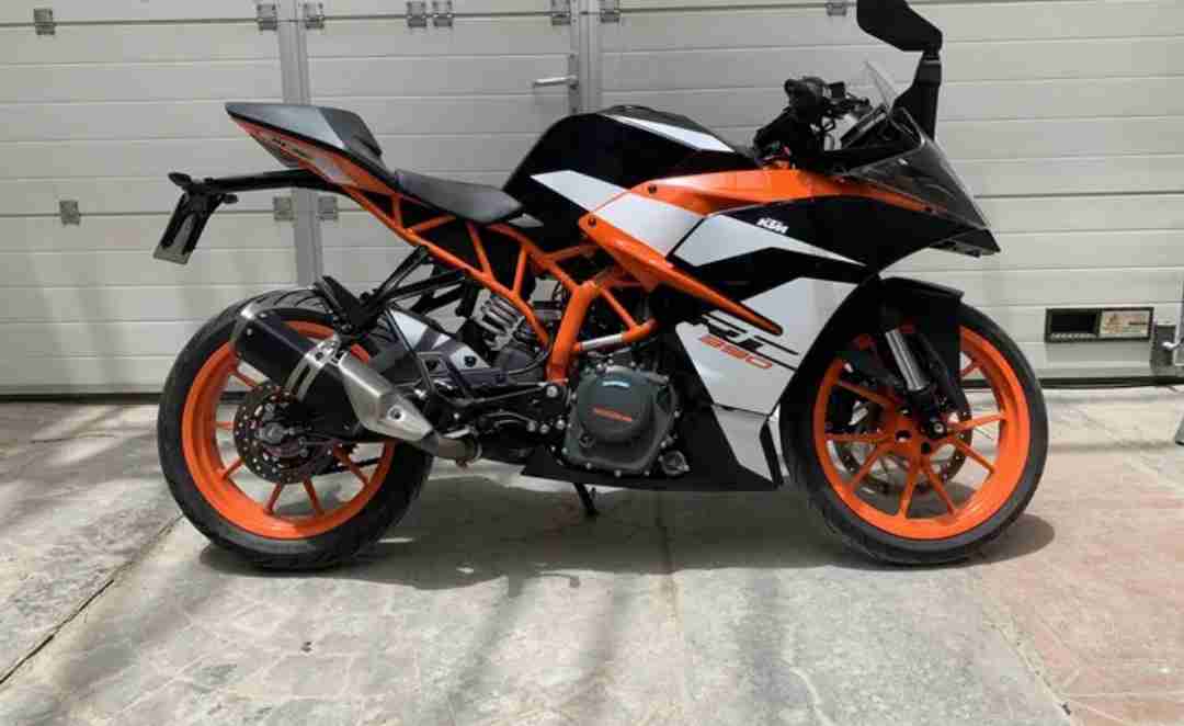 سيكل ktm rc 390 بحالة ممتازة