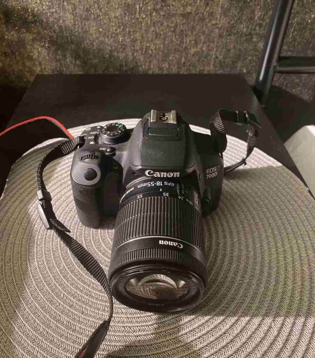 كاميرا كانون EOS 700D استعمال نظيف جدا ب 200 قابل للمساومة