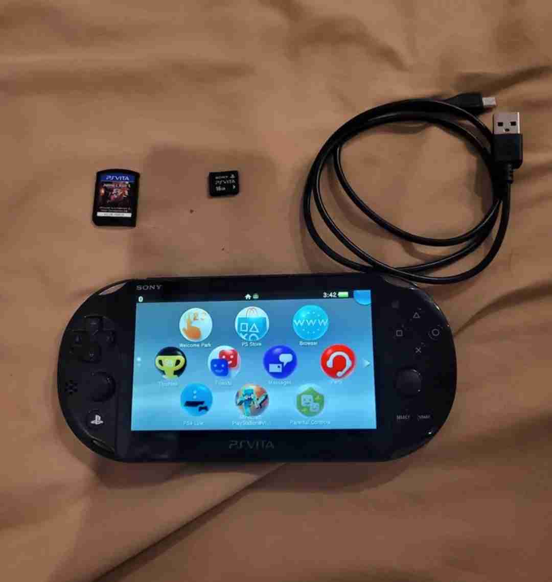 ps vita + Sony memory + minecraft cartridge game