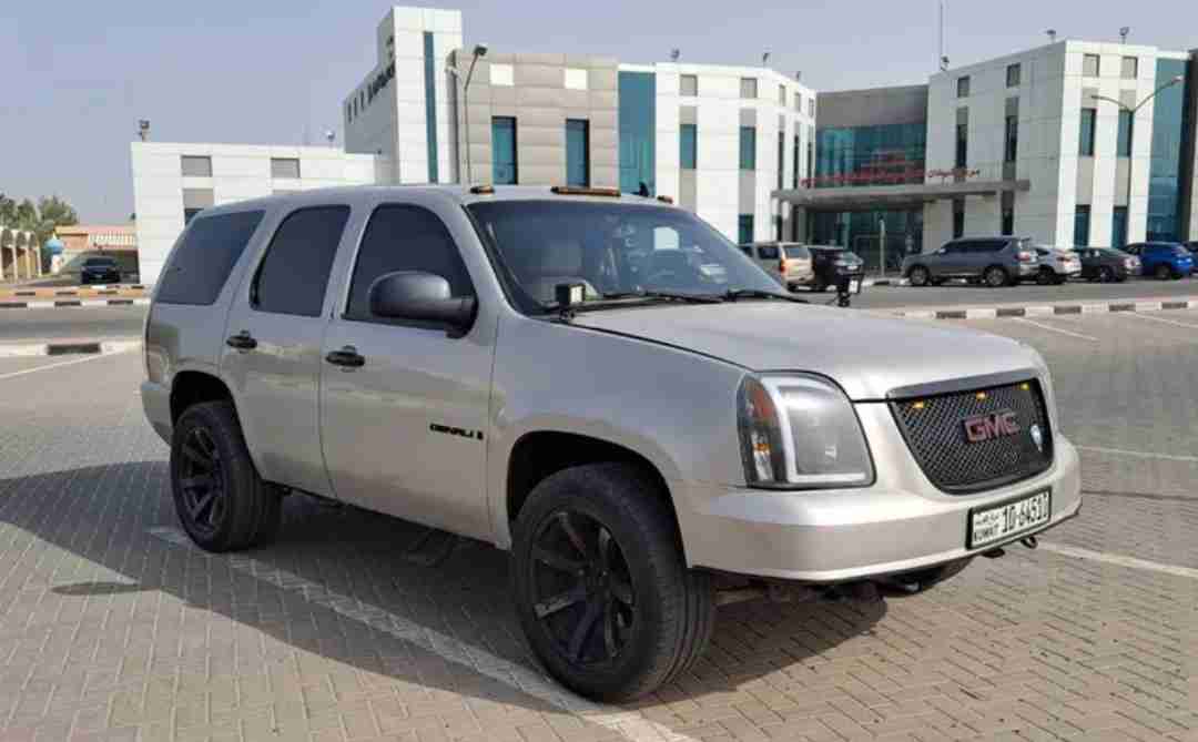 GMC Yukon Denali - 2007 Silver