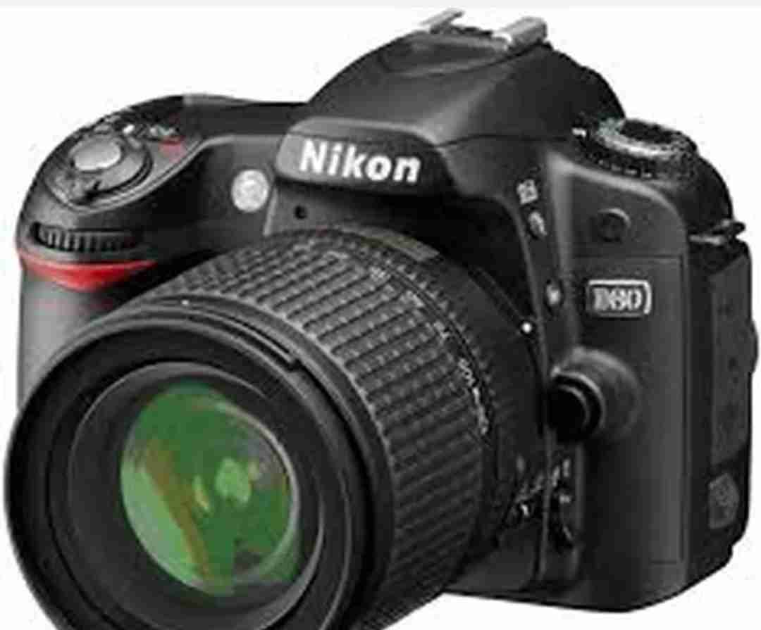 للبيع كاميرا نيكون Nikon D80