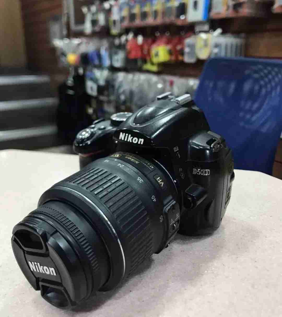 Nikon D5000