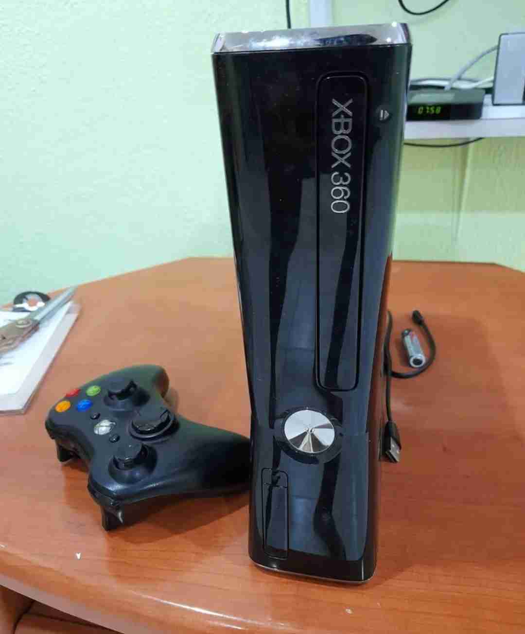 XBOX 360 KINECT SPECIAL EDITION 250 GB HARD DRIVE