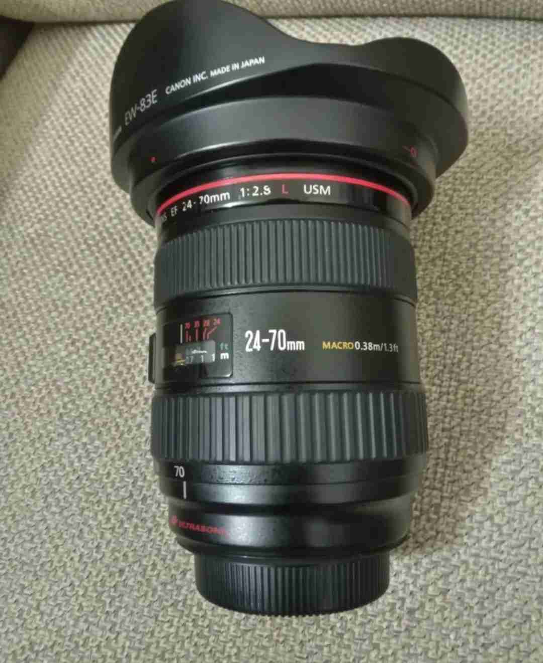 Canon EF 24-70mm F/2.8 Lens good condition